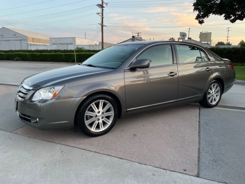 Toyota Avalon 2006 price $8,000 Cash