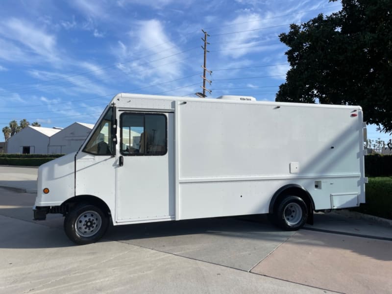 Ford Econoline Commercial Cutaway 2002 price $17,000 Cash