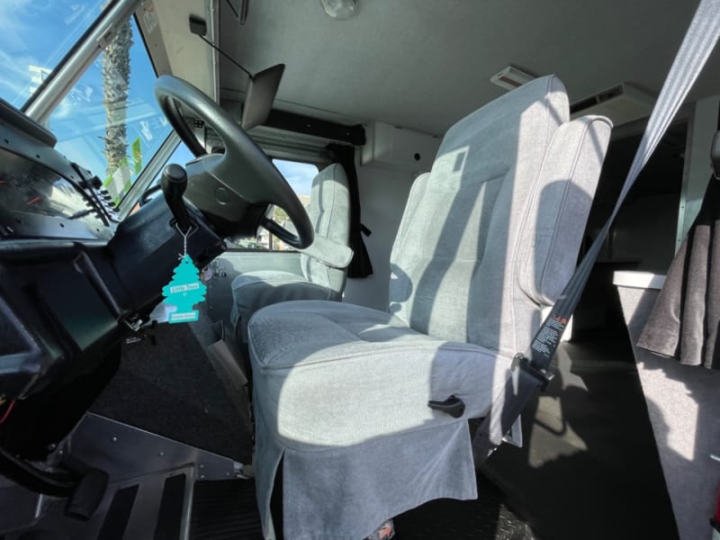 Ford Econoline Commercial Cutaway 2002 price $17,900 Cash