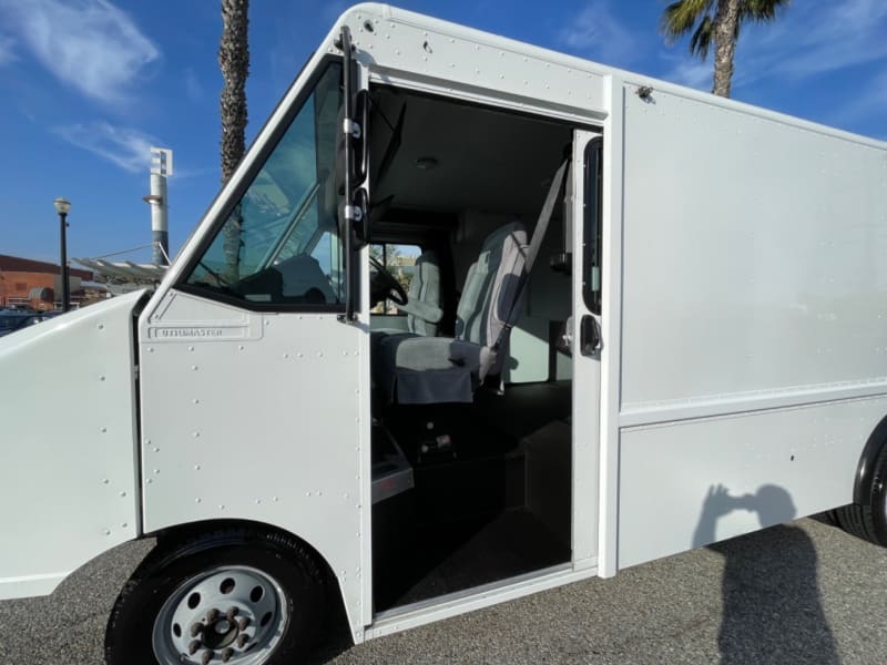 Ford Econoline Commercial Cutaway 2002 price $17,000 Cash