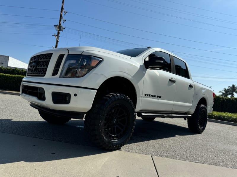 Nissan Titan 2019 price $23,700 Cash