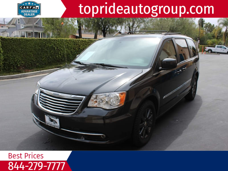 Chrysler Town & Country 2015 price $8,495