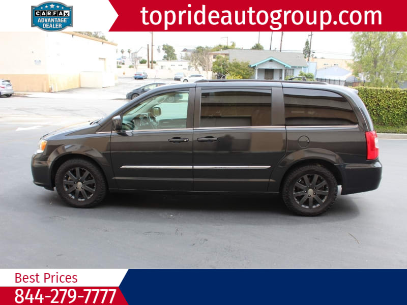 Chrysler Town & Country 2015 price $8,495