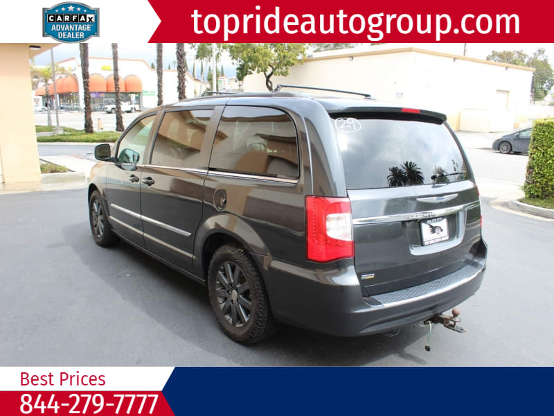 Chrysler Town & Country 2015 price $8,495