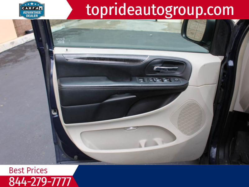 Chrysler Town & Country 2015 price $8,495