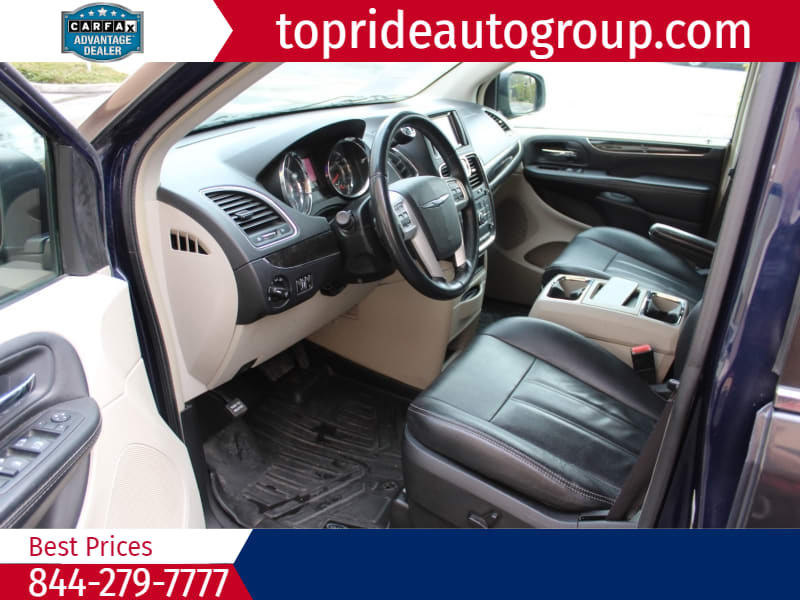 Chrysler Town & Country 2015 price $8,495