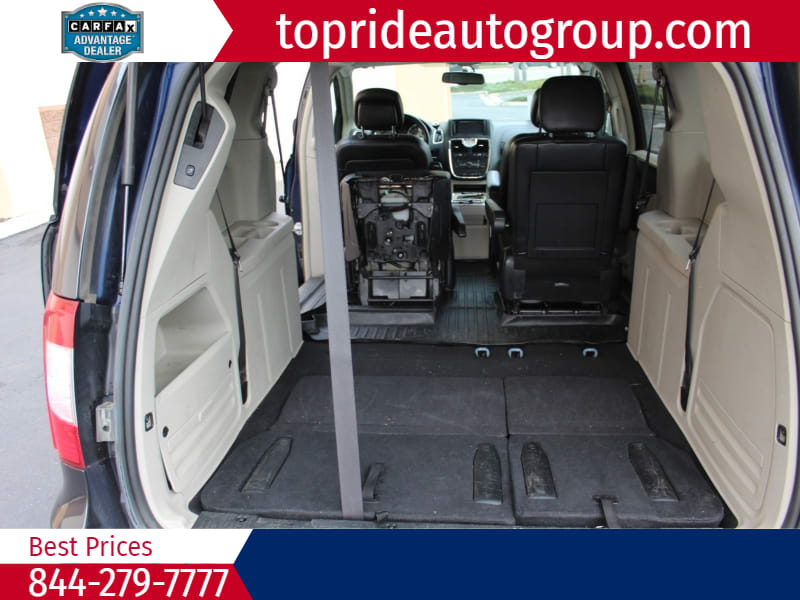 Chrysler Town & Country 2015 price $8,495