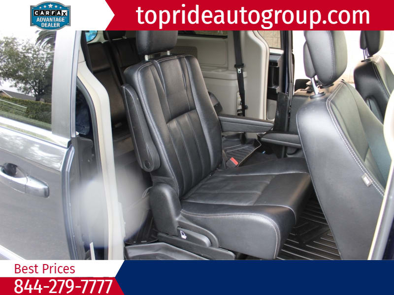 Chrysler Town & Country 2015 price $8,495