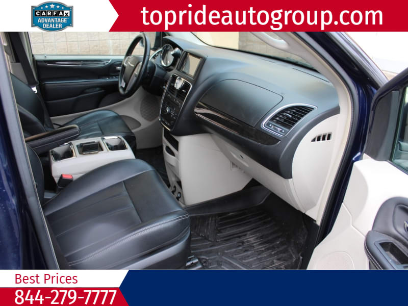 Chrysler Town & Country 2015 price $8,495