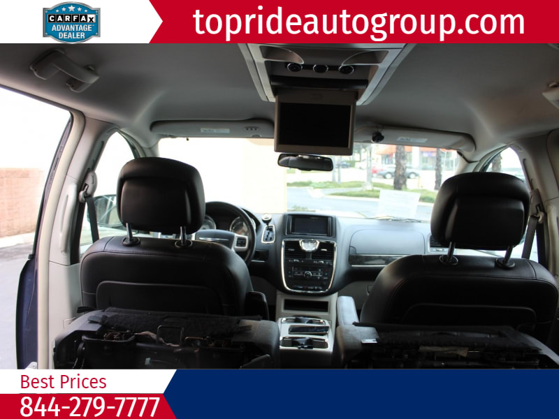 Chrysler Town & Country 2015 price $8,495