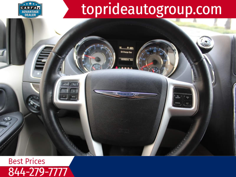 Chrysler Town & Country 2015 price $8,495