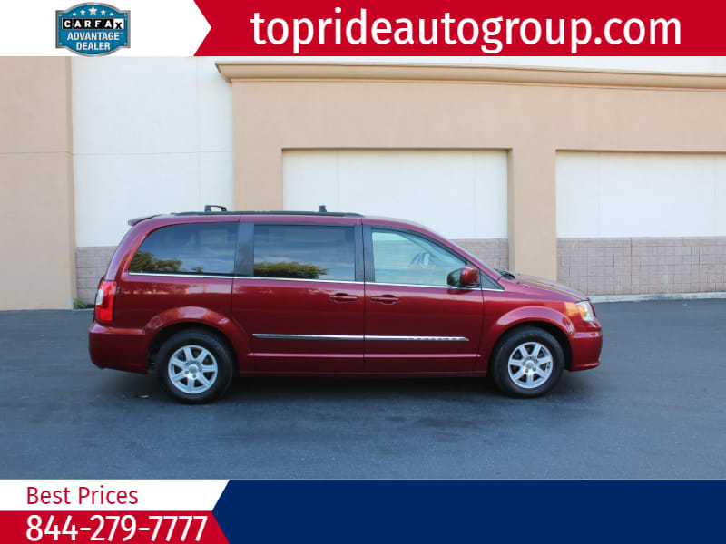 Chrysler Town & Country 2012 price $7,995