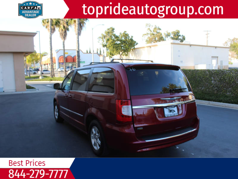 Chrysler Town & Country 2012 price $7,995