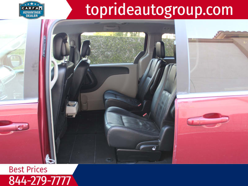 Chrysler Town & Country 2012 price $7,995