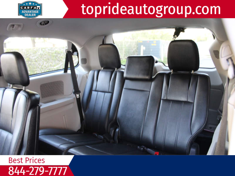 Chrysler Town & Country 2012 price $7,995