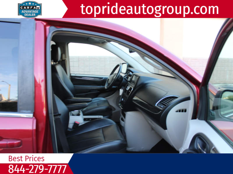 Chrysler Town & Country 2012 price $7,995