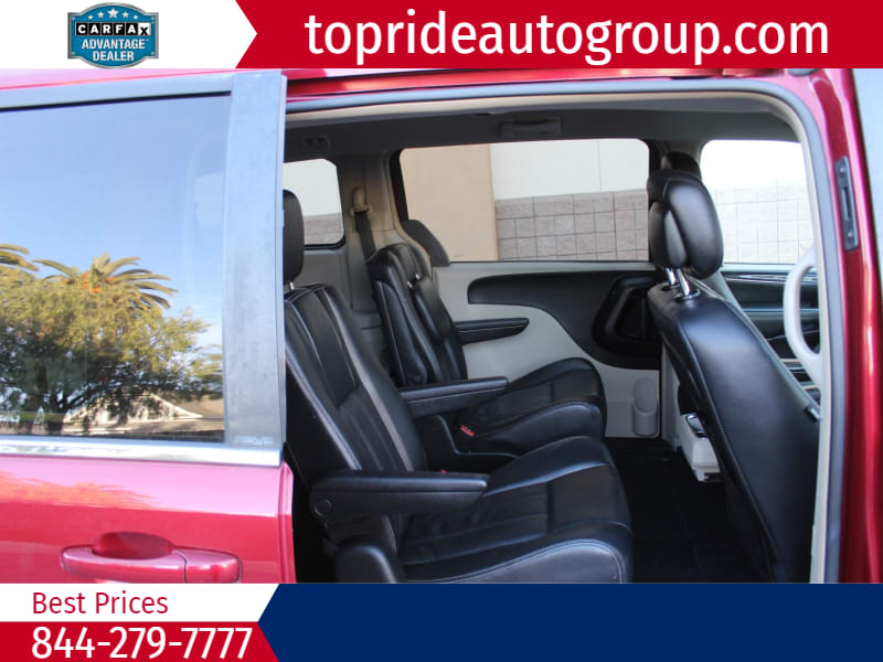 Chrysler Town & Country 2012 price $7,995