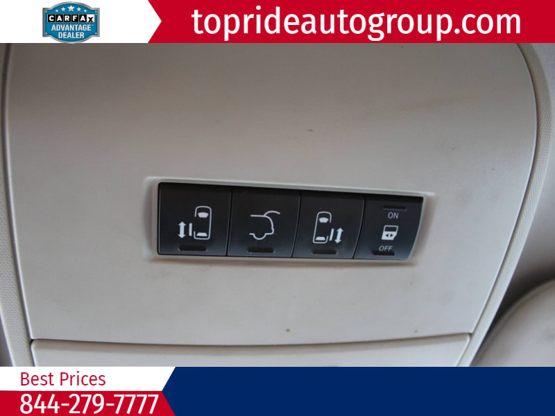 Chrysler Town & Country 2012 price $7,995