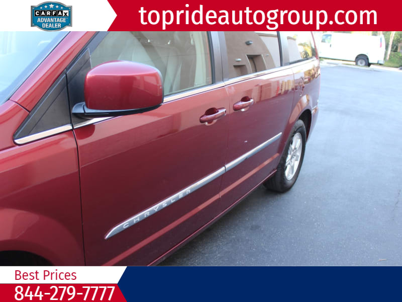 Chrysler Town & Country 2012 price $7,995