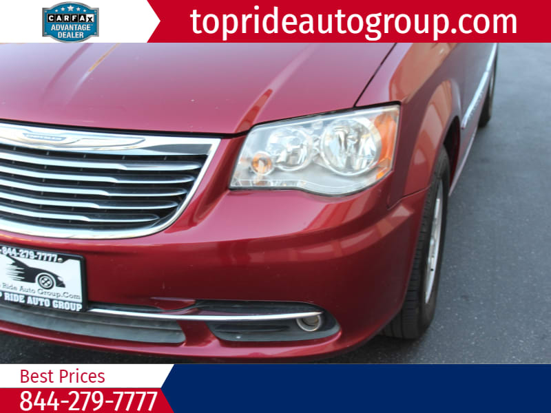 Chrysler Town & Country 2012 price $7,995