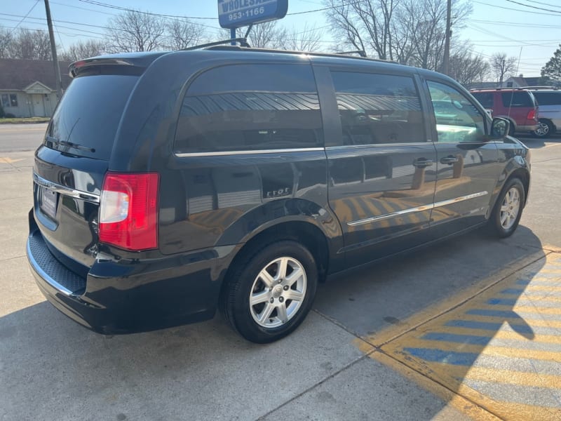 CHRYSLER TOWN & COUNTRY 2013 price $3,500