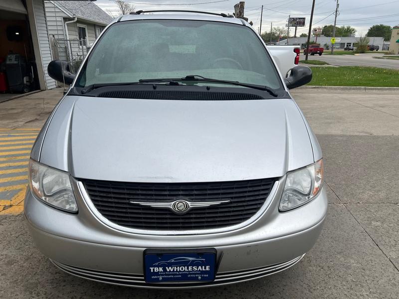 CHRYSLER TOWN & COUNTRY 2003 price $2,500