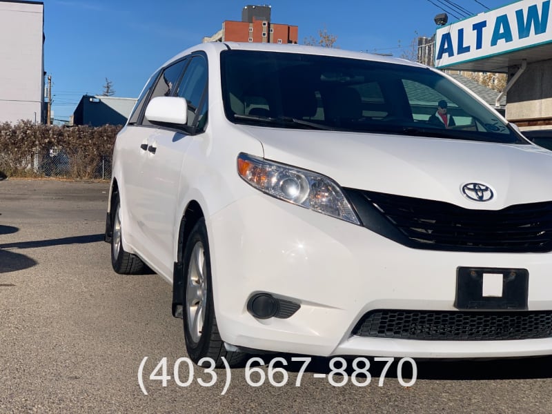 Toyota Sienna 2015 price $24,995