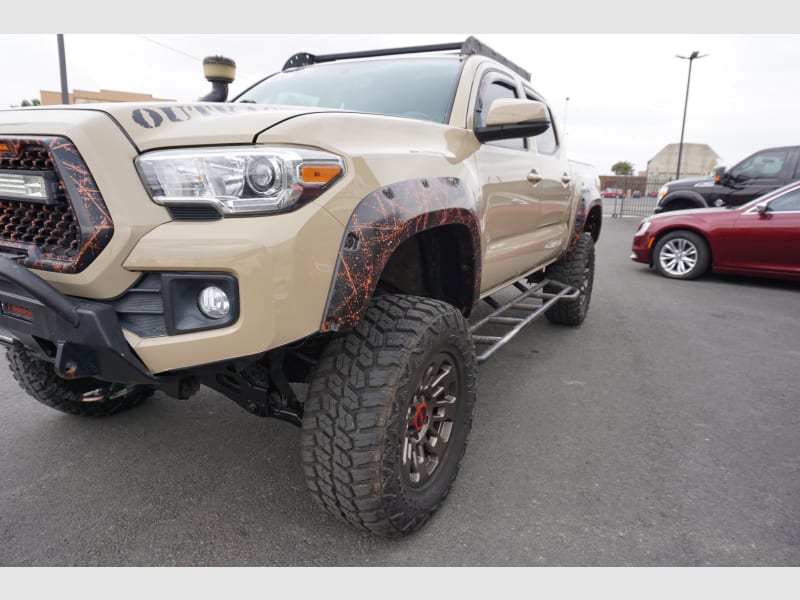 Toyota Tacoma 2016 price $29,995