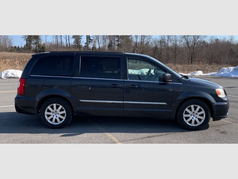 CHRYSLER TOWN & COUNTRY 2014 price $7,990