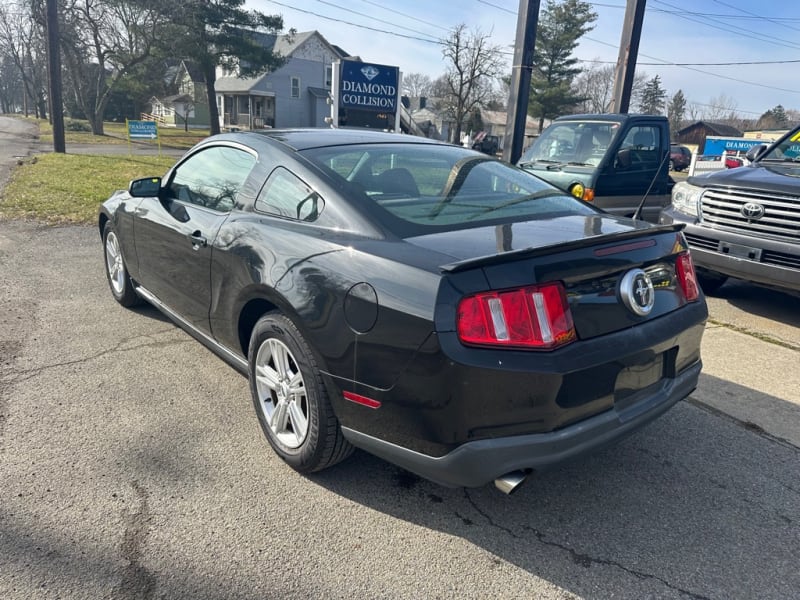 FORD MUSTANG 2011 price $8,490