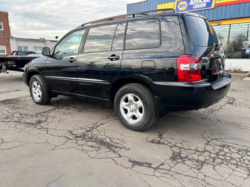 Toyota Highlander 2006 price $11,495