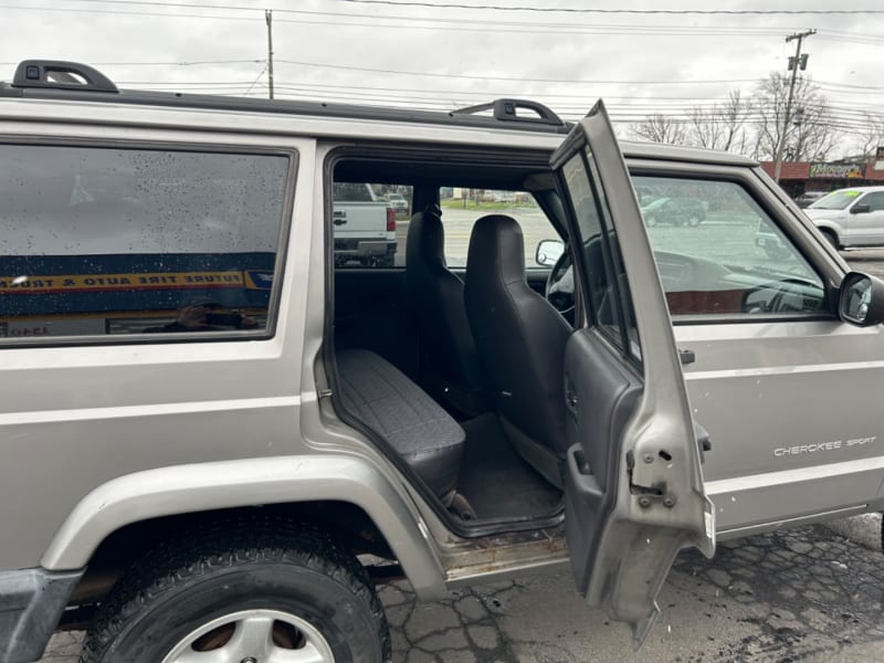 Jeep Cherokee 2001 price $8,895