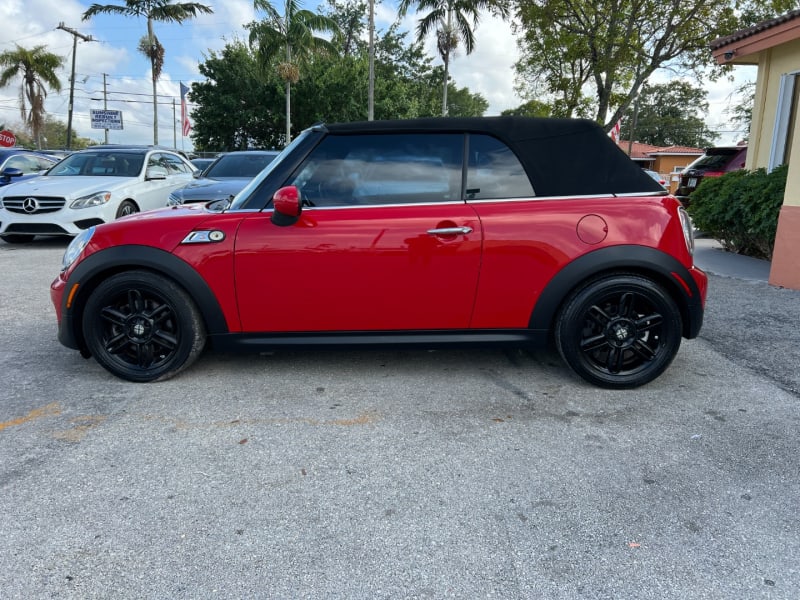 Mini Cooper Convertible 2013 price $5,999