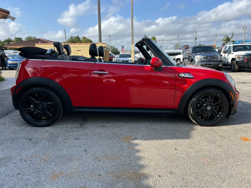 Mini Cooper Convertible 2013 price $5,999