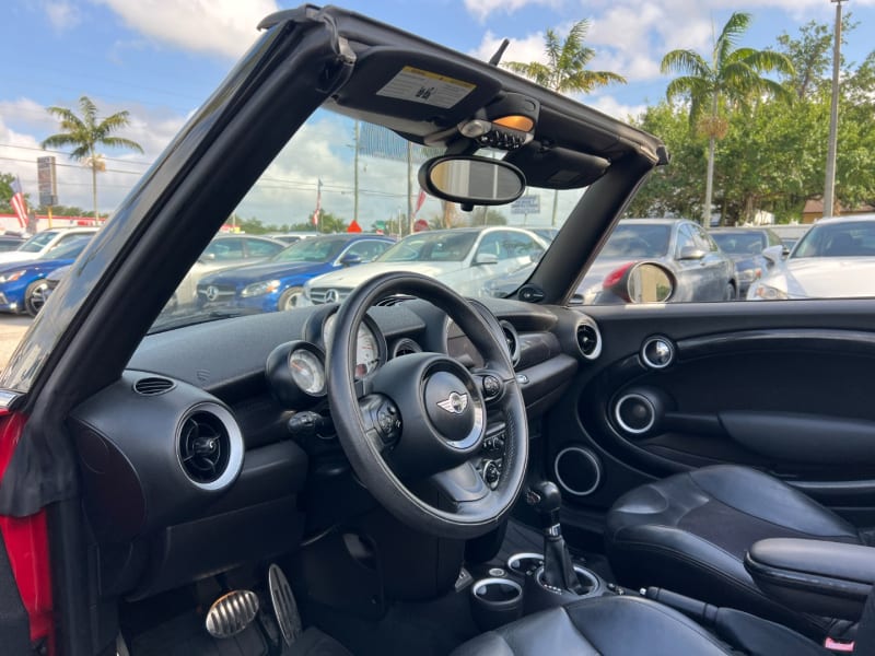 Mini Cooper Convertible 2013 price $5,999