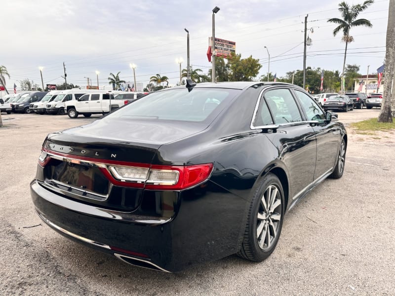 Lincoln Continental 2018 price $10,399