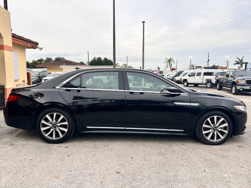 Lincoln Continental 2018 price $10,399