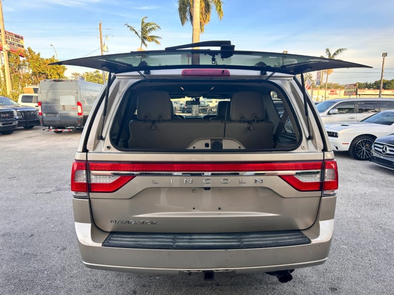 Lincoln Navigator 2017 price $12,999