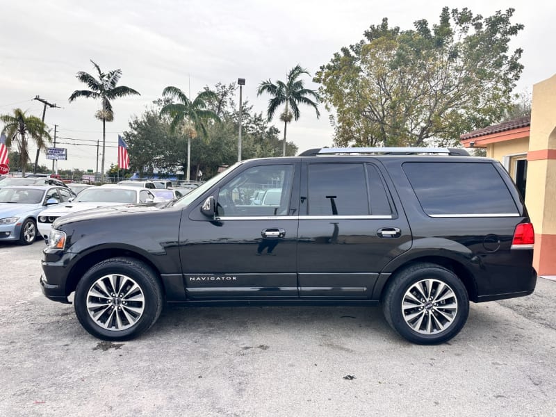 Lincoln Navigator 2015 price $10,499