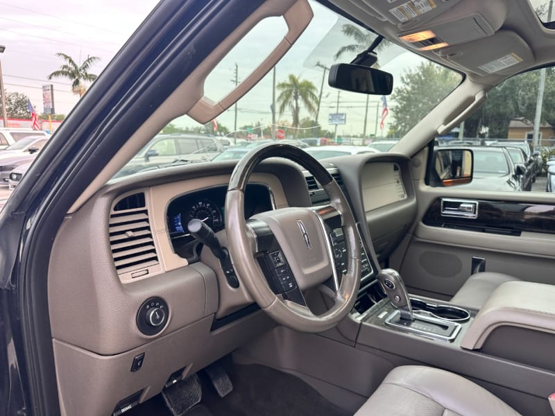 Lincoln Navigator 2015 price $10,499