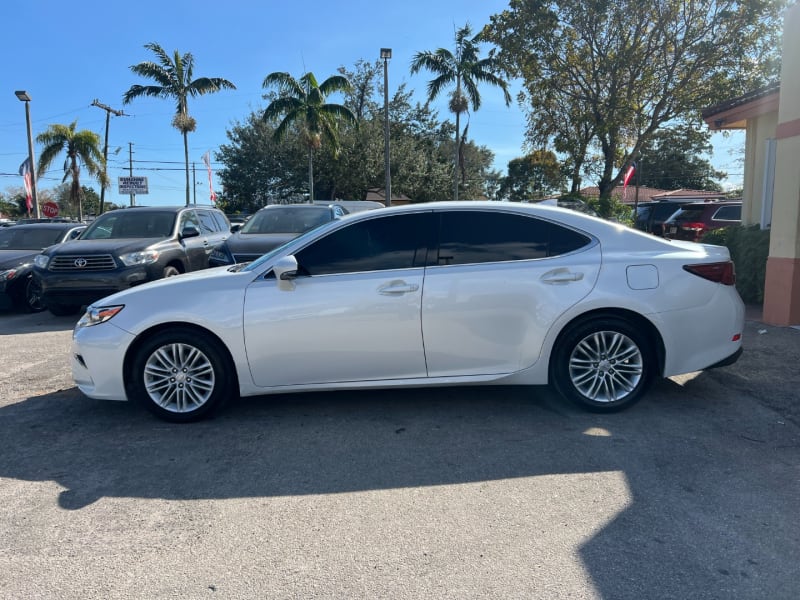 Lexus ES 2017 price $14,299