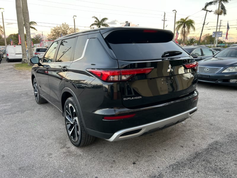 Mitsubishi Outlander 2022 price $15,399