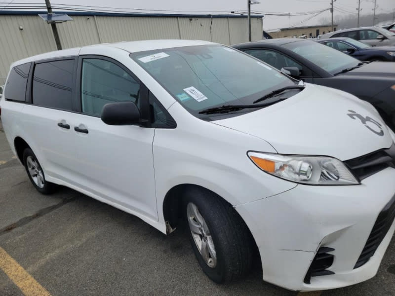 Toyota Sienna 2020 price $23,999