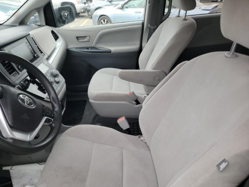 Toyota Sienna 2020 price $23,999