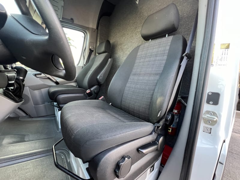 Mercedes-Benz Sprinter Cargo Van 2018 price $15,499