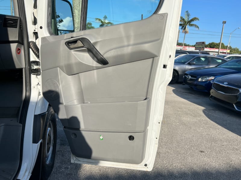 Mercedes-Benz Sprinter Cargo Van 2017 price $15,699