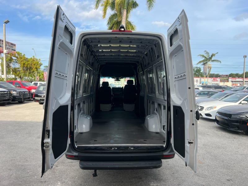 Mercedes-Benz Sprinter Cargo Van 2022 price $34,699