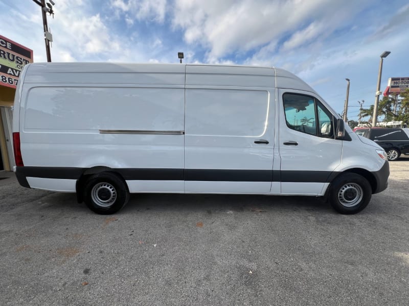 Mercedes-Benz Sprinter Cargo Van 2022 price $32,499