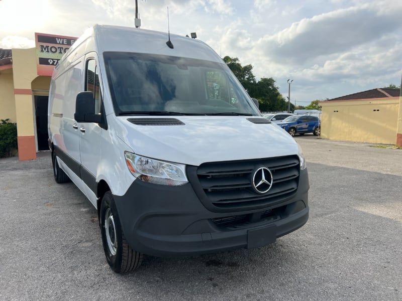 Mercedes-Benz Sprinter Cargo Van 2022 price $32,999