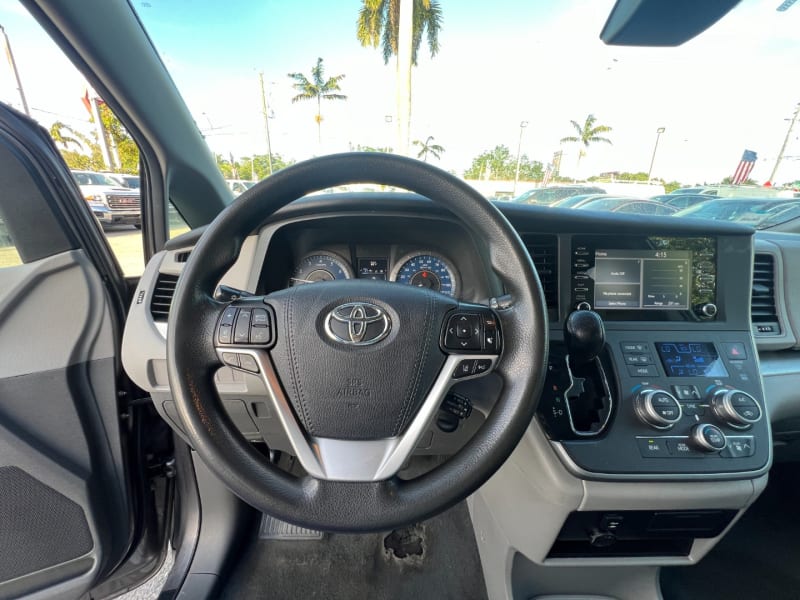 Toyota Sienna 2020 price $25,999